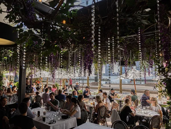 Bistro at Le District